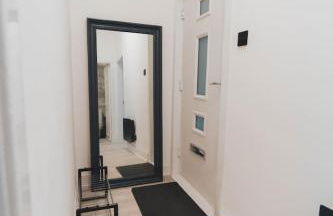 Top Floor 1BR Wishaw Flat with Parking - Foto 29