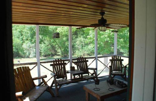 Cozy Cabin Retreat - Sleeps 8 - 1 Hr from STL - Foto 9