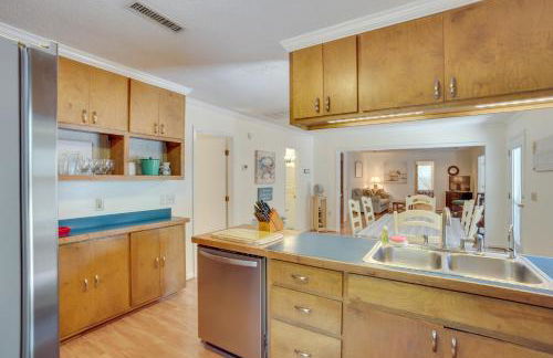 Near Edisto Beach State Park Home with Lanais! - Foto 11