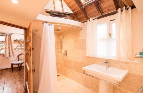 Snow Cottage laid back style with footpaths to a great Macro Brewery Pub - Foto 13