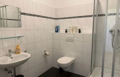 T&K Apartments - Comfortable 4 and 5 room Apartments - 20min Fair Messe CGN - Photo 12