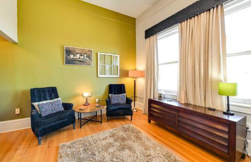 Historic Decatur Apt with City Square Views - Foto 19