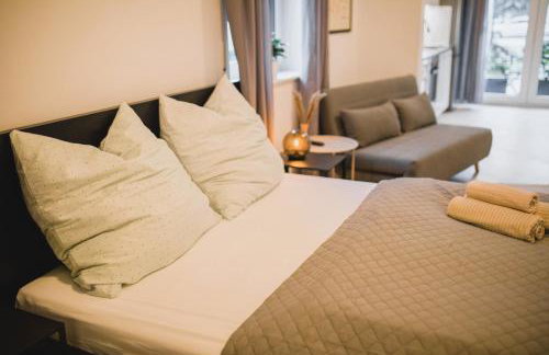 HUGOS Studio Apartment - Photo 23