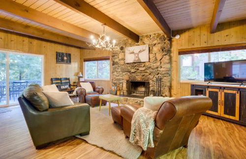 Steps to Lake Arrowhead Cabin with Full Lake Access - Foto 1