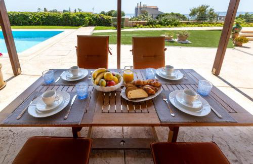 Chios Seafront Luxury Villa with Pool - Foto 15