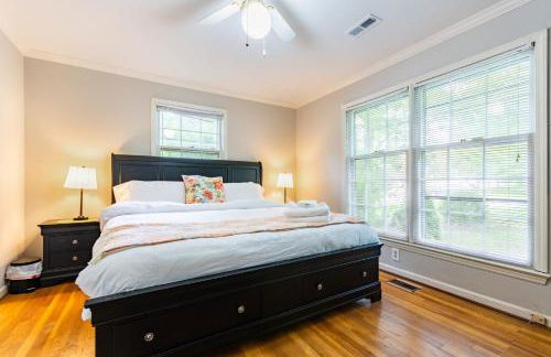 Southern Charm 2BR Greensboro Nest - Foto 32