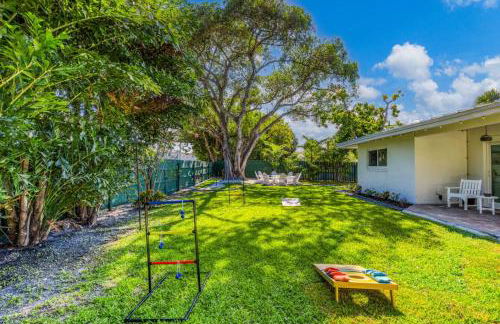 Heated Pool- MiniGolf- Fire Pit- Game Room- 1mi to Beach - Foto 36