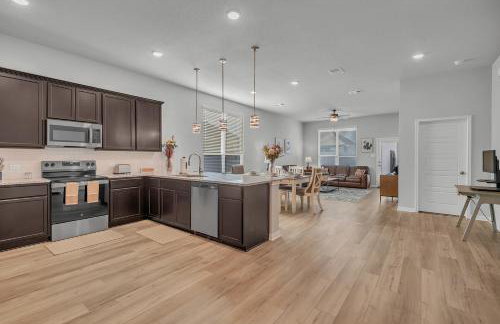 Luxury Retreat in Serene Surroundings, 4 Bedrooms Corporate House, Entire house with full amanities, Convenient location Near Medical Centers and Downtown - Foto 49