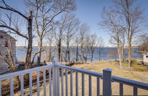 Renovated Family Home on Providence River! - Foto 15