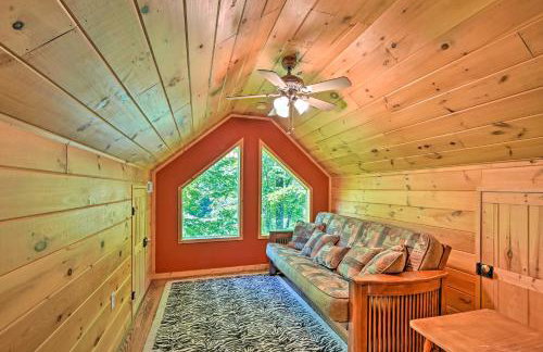 Rustic Andrews Cabin Rental with Deck and Fire Pit! - Foto 12