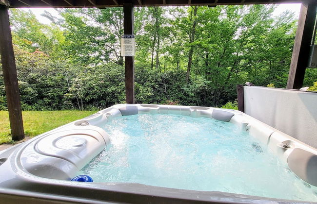 The Nest at Pinecrest by Avantstay Hot Tub Spacious Deck Game Room Fire Pit - Foto 47