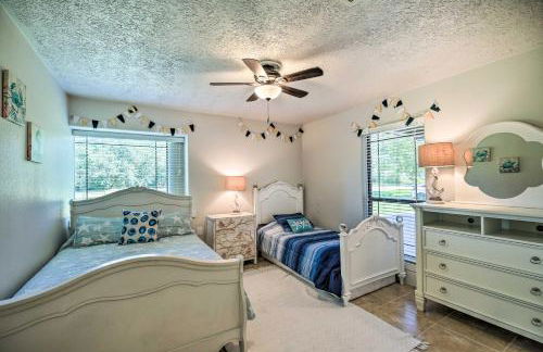 Spacious Seabrook Home with Patio 1 Mi to Beach! - Foto 35