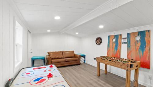 Spacious Dog-Friendly Unit with Game Room & Private Yard, Walk to East PCB Beach - Foto 3, Game Room