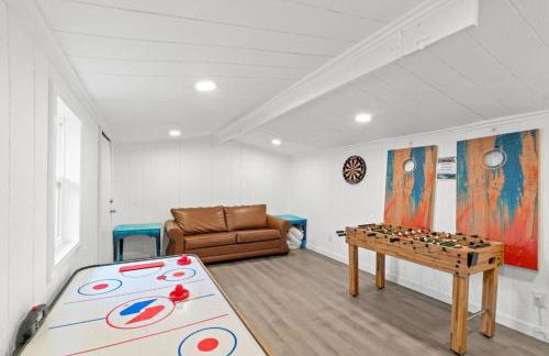 Spacious Dog-Friendly Unit with Game Room & Private Yard, Walk to East PCB Beach - Foto 3