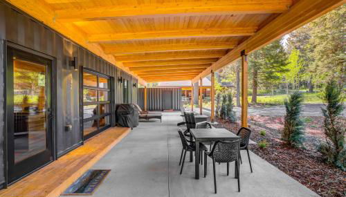 Two Pines - Unique container home w/hot tub - Downtown - Trailer Parking - Pet friendly - Foto 2