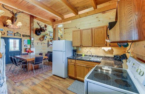 Cozy Cora Studio Cabin with Wind River Mtn Views - Photo 2