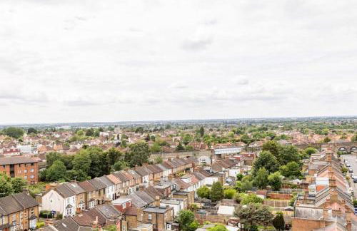 Stylish & Comfortable Top-Floor Flat in Harrow - Photo 23