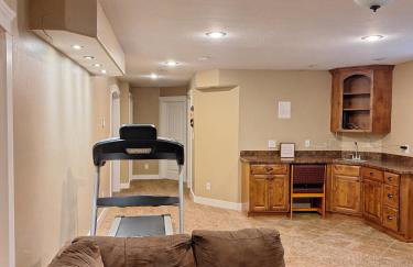 Spacious 5BR Home with Yard & Basement Lounge - Photo 15