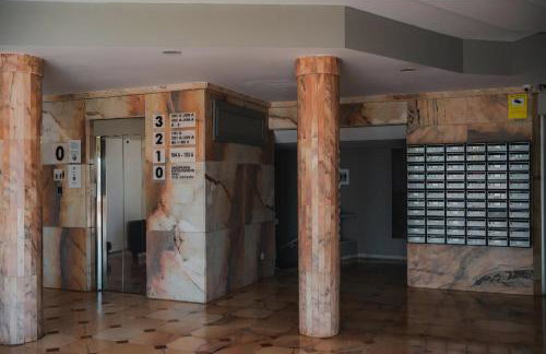 Views, international channels, A-C, pool, bar - Foto 3