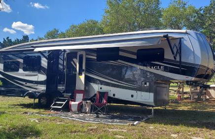 Private Luxury RV Getaway Full Bath Kitchen - Foto 3