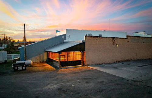 Historic Yellowstone Saloon - Foto 5