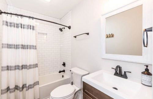 Island Joy - Newly Renovated/Walk to the Beach! - Foto 23