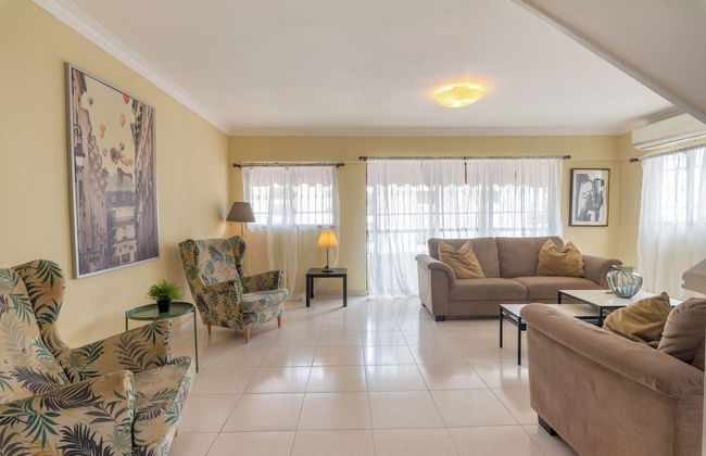 Penthouse in Evaristo Morales Sleeps 14 - Foto 13