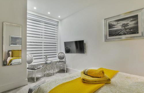 The Apartment - Ground Floor - Luxury for up to 4 guests near Open Air Theatre and North Bay - Foto 18