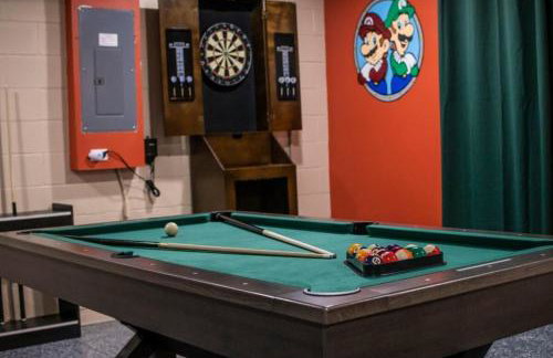 Super Mario Hideaway - Pool, Spa, Game Room Fun! - Foto 20