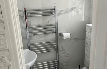 MOYDOM Cosy Apt sleeps 4 with self breakfast & carpark - Foto 18