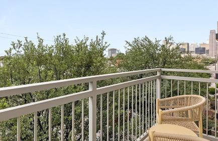 Landing Stylish 1BD Yoga Studio Gym - Photo 41