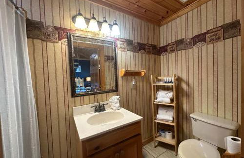 5 BDR for 20 with Hot Tub Pool Table & Lake View - Foto 33