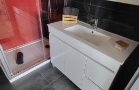 Joe & Vera's Villa - Photo 6