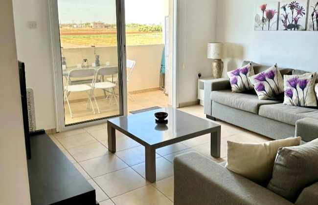 Stunning Spacious 2-bed Apartment in Liopetri - Foto 13