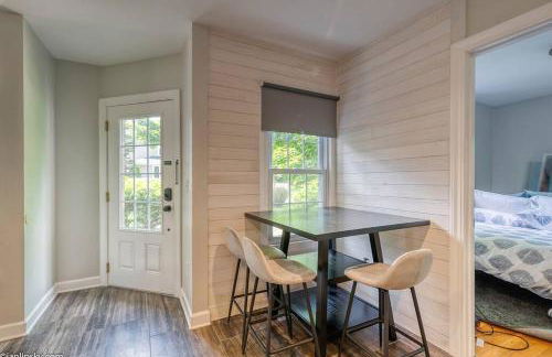 Spacious 4-Bedroom Near Downtown and UM Stadium - Foto 14