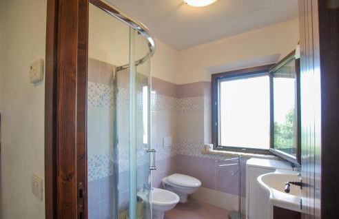 Gorgeous Home In Monterubbiano With Private Swimming Pool, Can Be Inside Or Outside - Foto 28