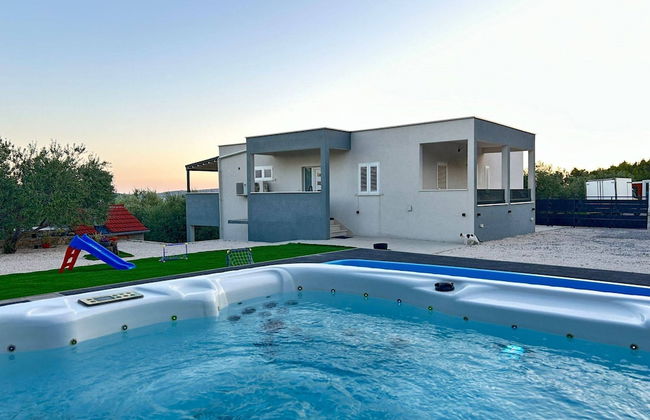 Bright and Tranquil Holiday Home With Pool - Foto 16