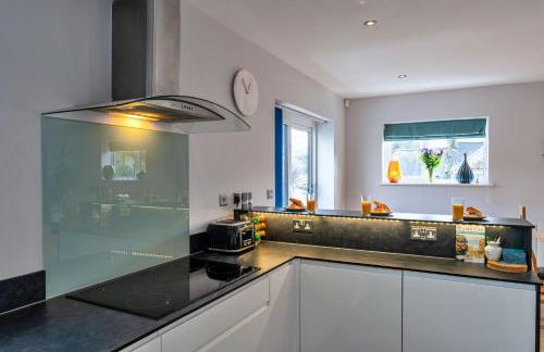 Finest Retreats - Lake View - Photo 13