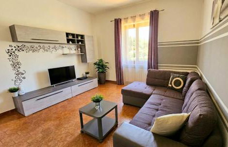 VAL D'ORCIA DELUXE 2, RAFFINATA CASA immersa nel verde con WiFi, giardino e parcheggio - Foto 11