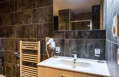 Apartment in French Alps with Wellness Centre - Photo 11