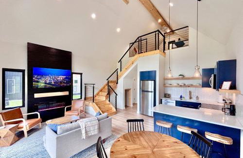 Three Suns Full Rental | 8 Cabins | Views | River - Foto 55