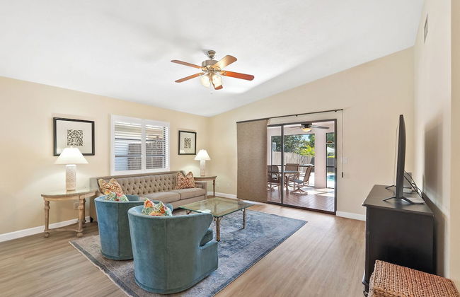 Avanti Vacation Rental, Relaxing 3-BR Retreat with Private Pool Minutes from Vanderbilt Beach and Delnor-Wiggins State Park. Enjoy Southern Exposure, BBQ Area, and Pet-Friendly Comfort - Foto 13