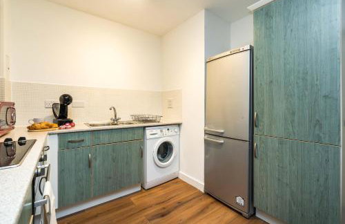 Direct Tube Links to Central London , Walk to Station one bedroom flat in Greater London, ID required - Foto 11