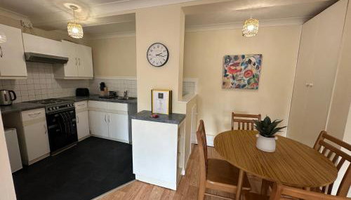 Ely Stays Flat 2 - Photo 2, toaster