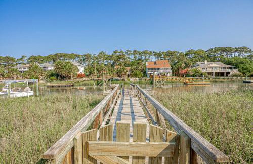 NEW LISTING Six Bedrooms - Private Dock - Steps to the Beach - Sleeps 14 - Foto 68