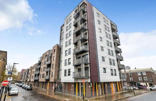 Comfy Stylish Unit Near Canary Wharf l Top Floor Ideal for Business and Leisure Privacy l No Minimum Stay I - Photo 24