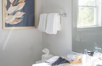 Fam-Biz Friendly 3BD with Fire pit & BBQ - Downtown - Foto 48