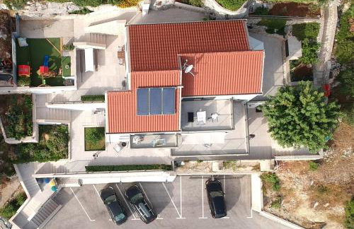 Apartmani D & J with Heated Pool & Stunning Sea View - Photo 29