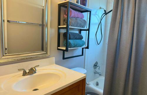 2 bedroom private apt & laundry - Foto 19