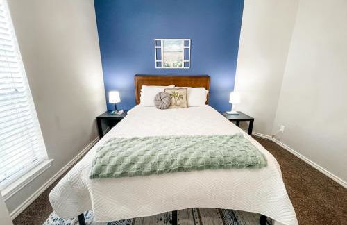 Family Retreat - Near Shopping, Dining & Beach - Foto 2